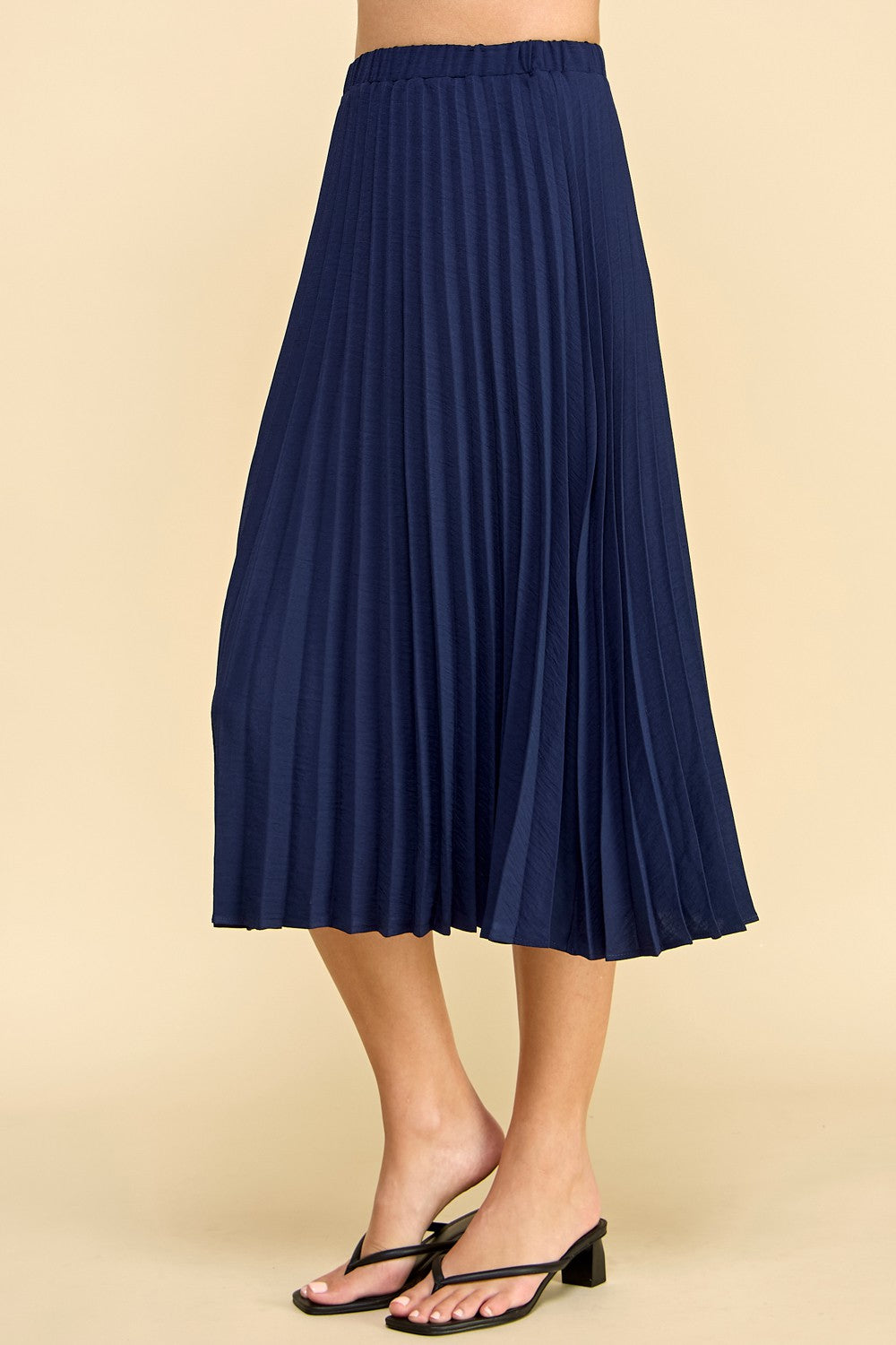 Pleated Elastic Waist Midi Skirt