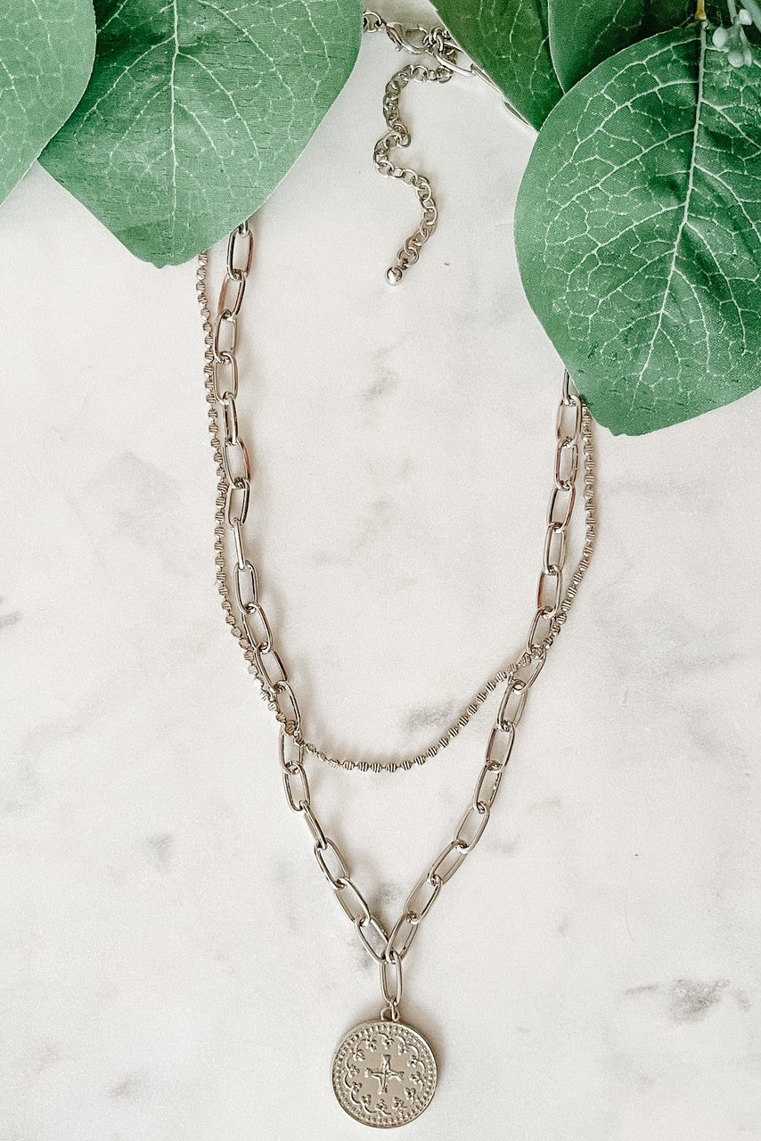 Two-Layer Round Pendant Necklace