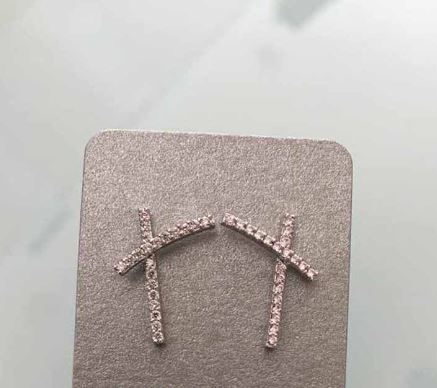 Seal With A Kiss Studs
