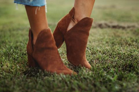 A Fashionista's Guide on How to Wear Ankle Boots With Jeans – The 308 ...