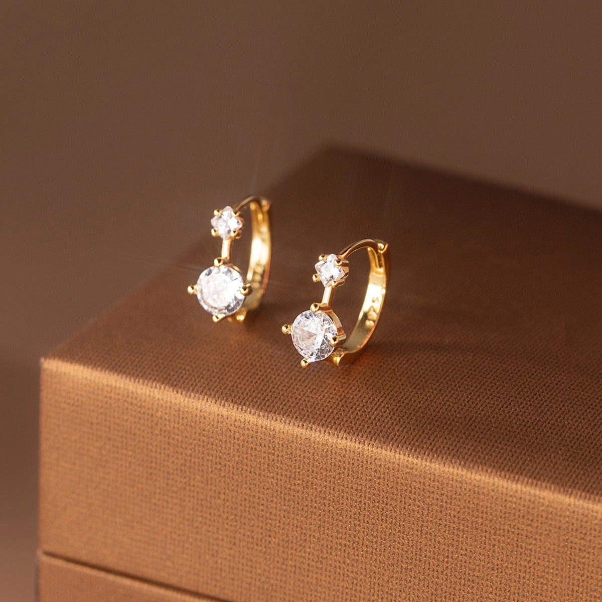 Elegant Gold Plated Sparkling Cubic Zirconia Earring