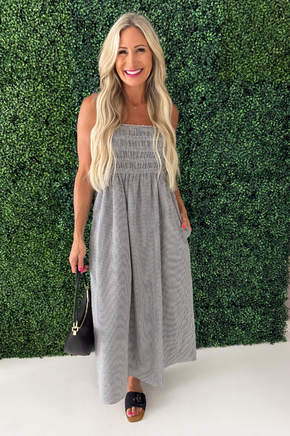 Smocked Top Sleeveless Midi Dress Large / Black Seersucker Smocked Top Sleeveless Midi Dress Large / Black Seersucker