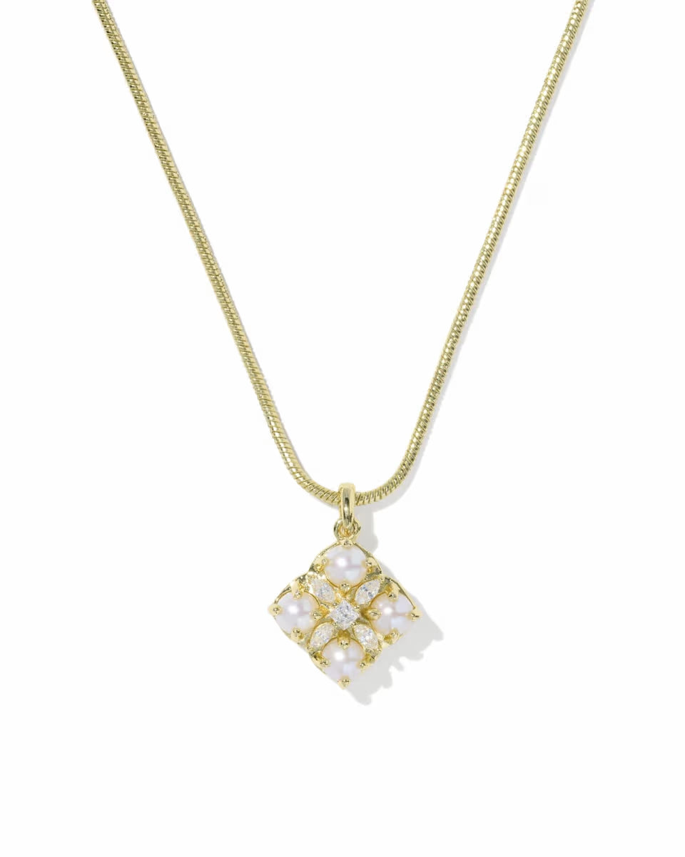 Dira Freshwater Pearl Pendant Necklace